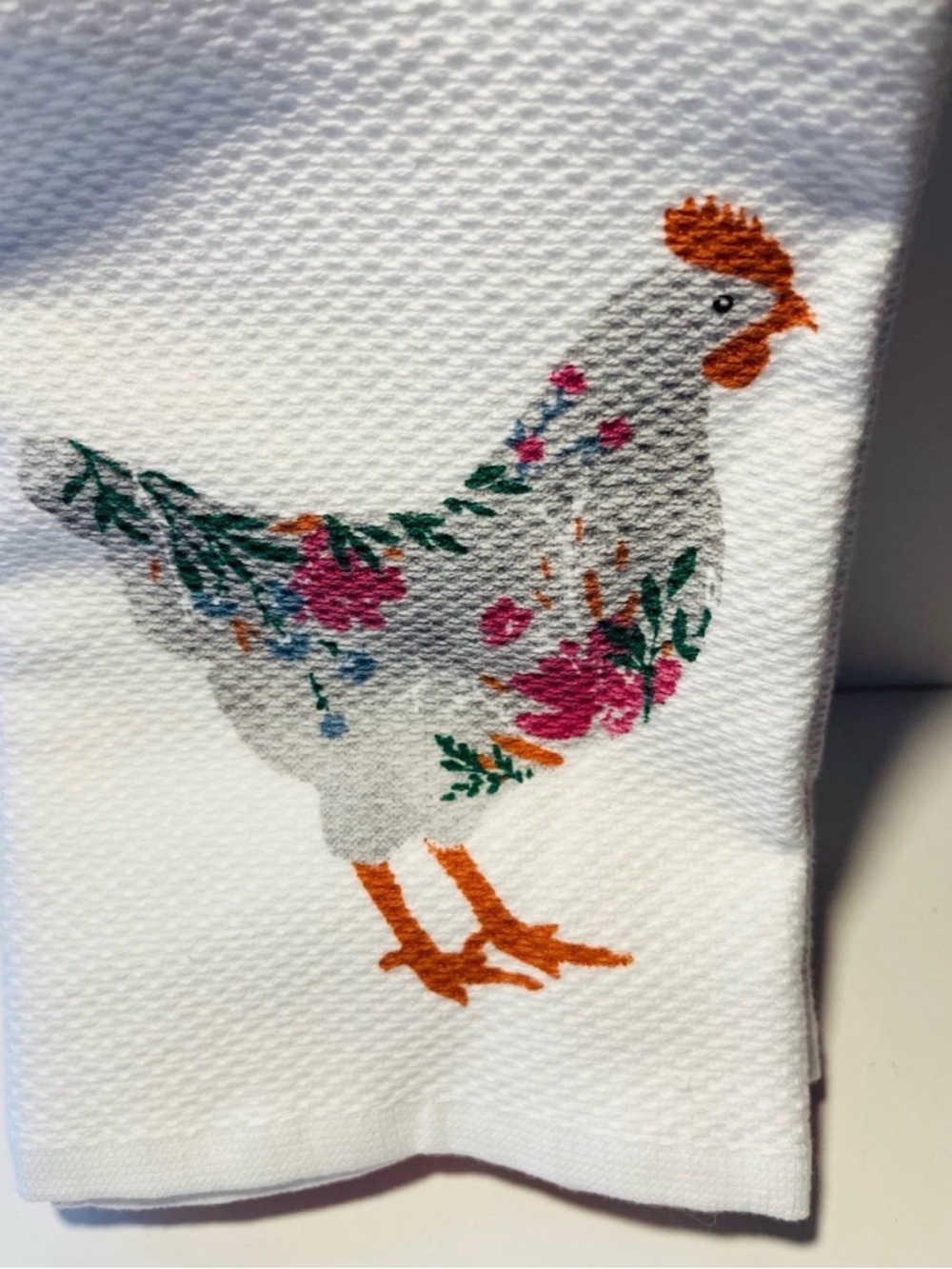 Cynthia Rowley Set of 3 White and Pink Rooster Cotton Rayon Kitchen Towels - Picture 9 of 10